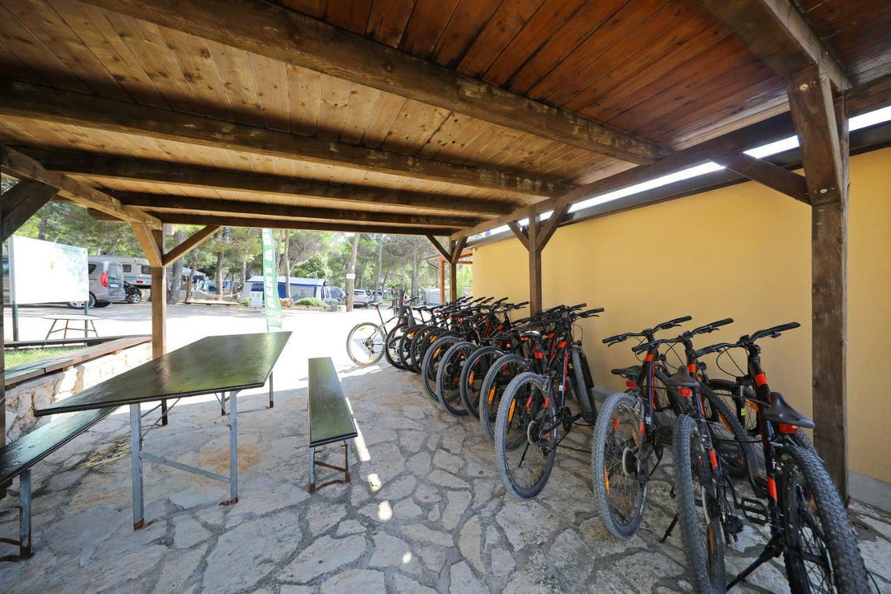 Camp Porat Hotel Povljana Exterior photo